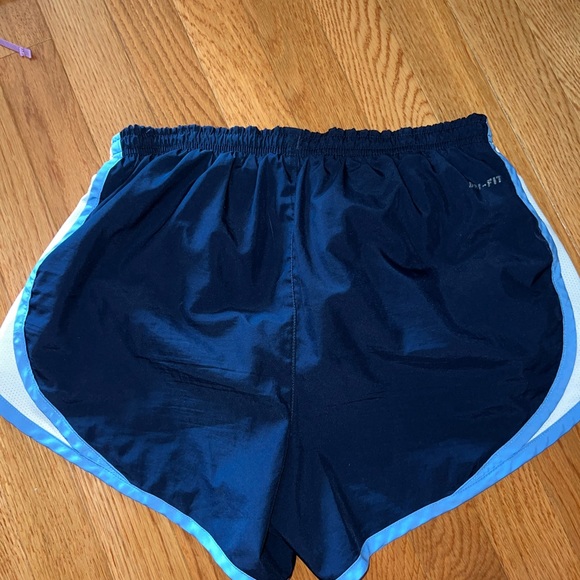 Nike Women’s dry fit athletic shorts size S, Villanova logo - Picture 3 of 3